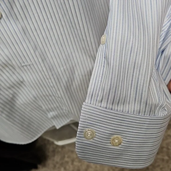 EUC Jos A Bank Reserve No Wrinkles - Picture 5 of 6